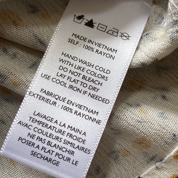 NWT Ditsy Floral Smocked Top - Medium - Picture 8 of 8